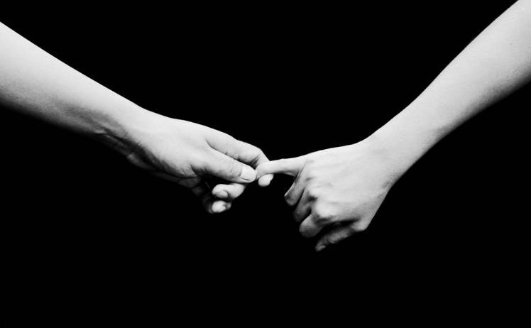 133103-love-finger-arm-holding_hands-black_and_white-x750.jpg